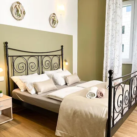 Lucia Guest house