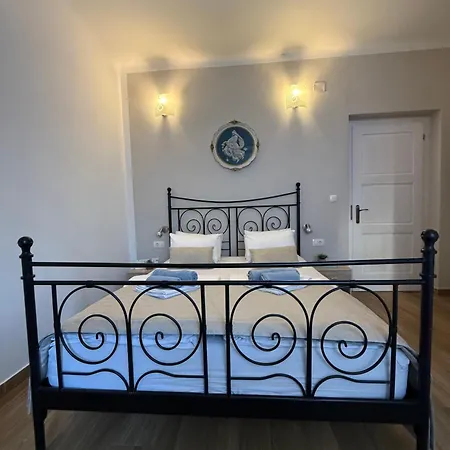 Lucia Guest house 3*