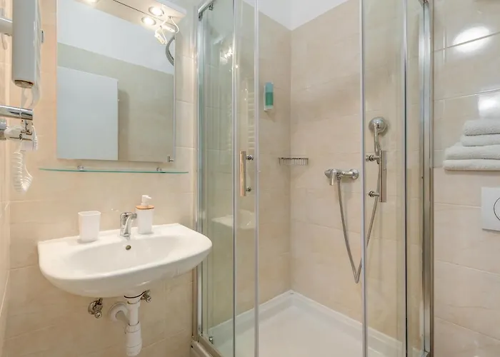 Lucia Guest house 3*