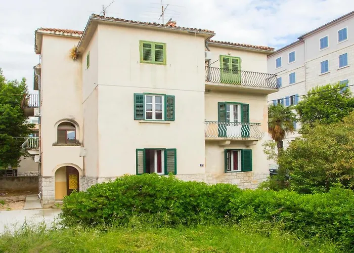 Lucia Guest house 3*