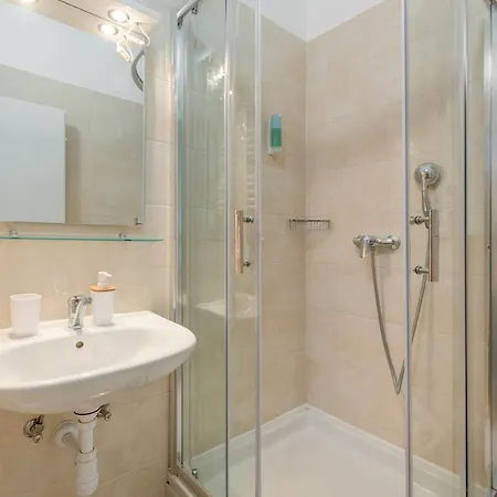 Lucia Guest house 3*